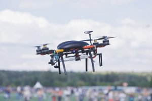 Forsvaret generet af droner: Risikerer konfiskation og en bøde, hvis man flyver for tæt på