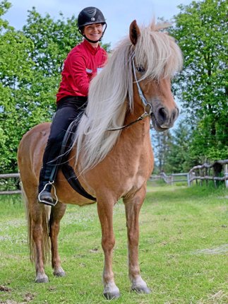 Man kan komme på tur på hesteryg i naturen omkring Fårup. Privatfoto