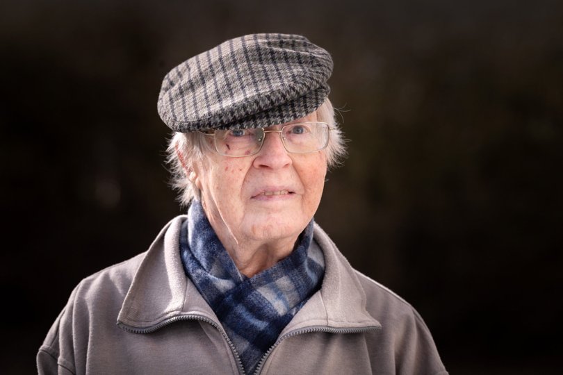 92-årige Rudolf Rasmussen i Støvring forstår stadigvæk slet ikke hele det særdeles mærkværdige hændelsesforløb omkring hans to corona vaccinationer. Foto: Torben Hansen