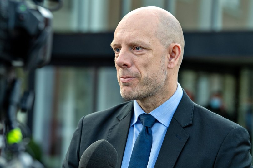 Både forsvarer Rasmus Amandusson og anklager Jan Østergaard var forberedte på modstridende forklaringer fra de to tiltalte i klitsagen i Skagen. Foto: Bente Poder