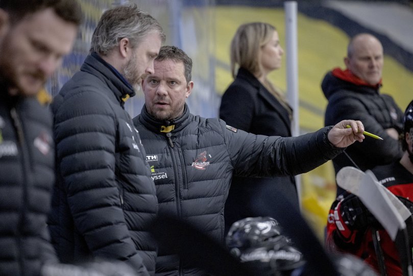 Sportschef og assisterende træner Ronny Larsen var ikke tilfreds med indstillingen torsdag aften. Arkivfoto: Lars Pauli <i>Foto: Lars Pauli</i>