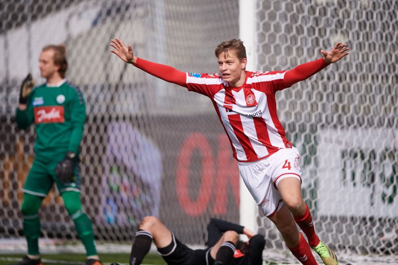 Mathias Ross scorede tre mål efter dødbolde i 2021. Her fejrer han en scoring mod SønderjyskE. Arkivfoto: Henrik Bo