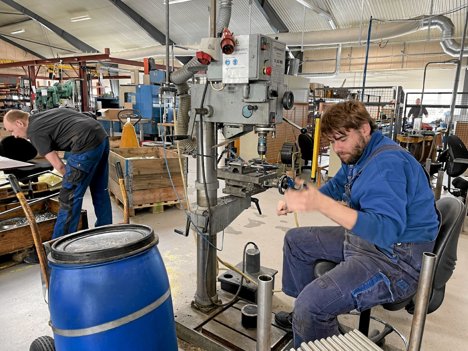 Koncentration på et af værkstederne. Foto: Jesper Bøss