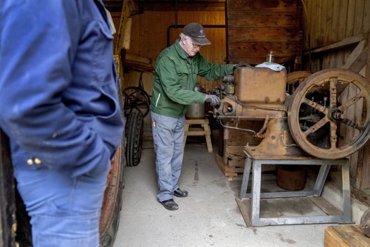 En landmand fra Skørping området har foræret museet en gammel stationær motor fra 1930'erne, som snart er færdigrenoveret af laugmedlemmerne. Foto Lars Pauli <i>Foto: Lars Pauli</i>