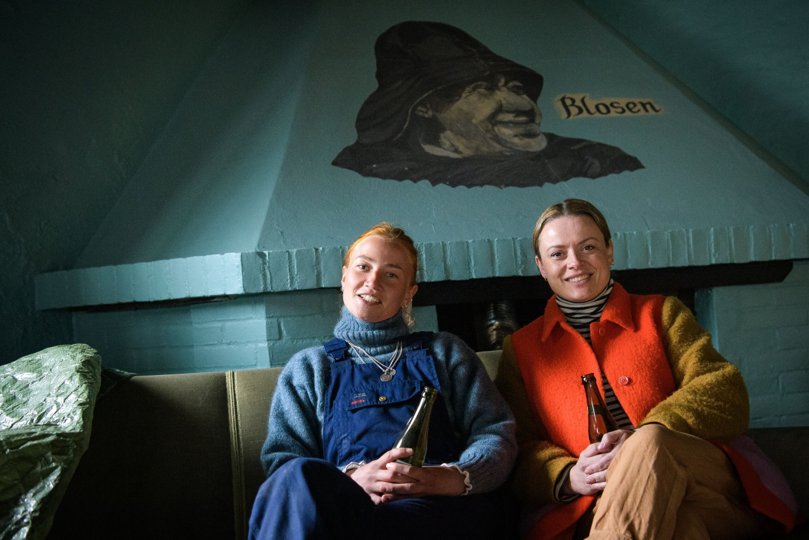 Ida Marie Andersen (tv) bliver bestyrer på Stalden Klitmøller. Louise Møller forpagter stedet sammen med Morten Kristensen, og de to indgår i bestyrelsen med Kristian Kjøller og Mikael Konradsen. <i>Bo Lehm</i>