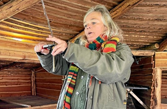 Anne Ranch underviser i podning af æbletræer. Foto: Helge Søgaard