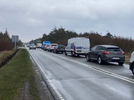 Ulykken trak tirsdag morgen lange køer på hovedvejen til Skagen. Foto: Kim Dahl Hansen