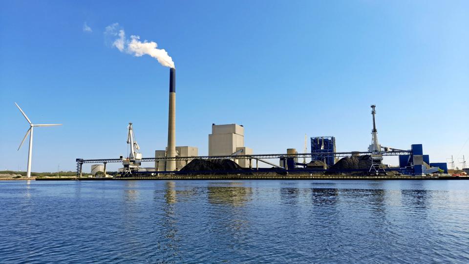 Nordjyllandsværket skal senest nedlægges i 2028, og derfor er Aalborg Forsyning i gang med at finde grønne alternativer til det kulfyrede værk - blandt andet en ny pumpe, der skal skaffe varme fra vandet i Limfjorden. Privatfoto