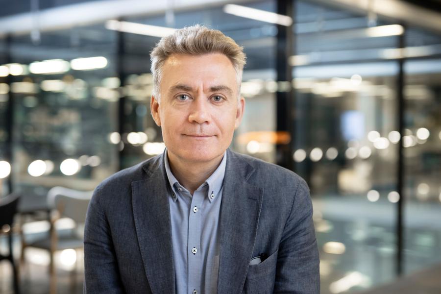 Direktør for Bygherreforeningen, Henrik Bang, ser stigende interesse for træbyggeri hos sine medlemmer, men oplever også, at flere projekter bliver udfordret, hvorefter de vender tilbage til de traditionelle materialer. Direktør for Bygherreforeningen, Henrik Bang, ser stigende interesse for træbyggeri hos sine medlemmer, men oplever også, at flere projekter bliver udfordret, hvorefter de vender tilbage til de traditionelle materialer.
