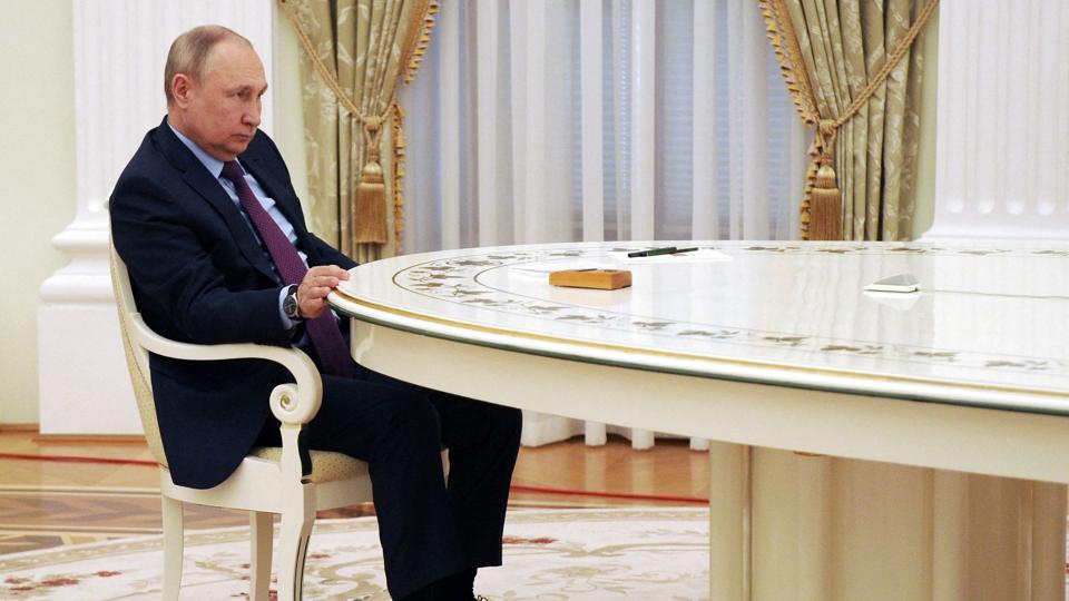Ruslands præsident, Vladimir Putin, mener, at fredsaftaler døde, lang tid før Ruslands anerkendelse af udbryderrepublikker i det østlige Ukraine. <i>Mikhail Klimentyev/Ritzau Scanpix</i>
