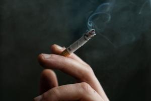 Halvdelen af elever der ryger trodser røgfri skoletid