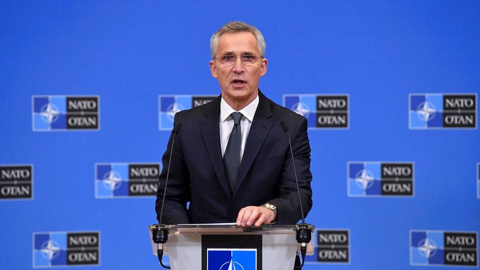 - Freden på vores kontinent er blevet knust. Vi har nu krig i et omfang, som vi troede hørte historien til, siger Nato-generalsekretær Jens Stoltenberg torsdag. <i>John Thys/Ritzau Scanpix</i>