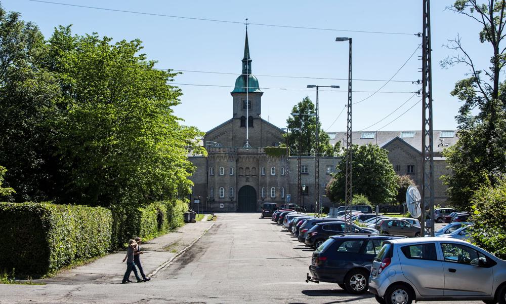 Porten til Vridsløselille Fængsel. Porten til Vridsløselille Fængsel.