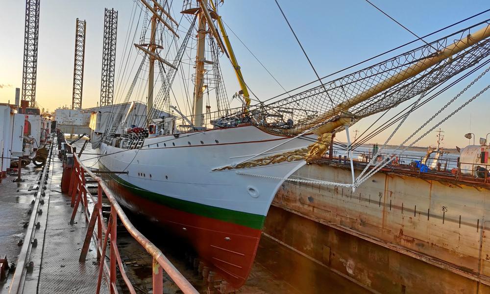 Skoleskibet 'Danmark' drives af uddannelsesinstitutionen Martec. Skoleskibet 'Danmark' drives af uddannelsesinstitutionen Martec.