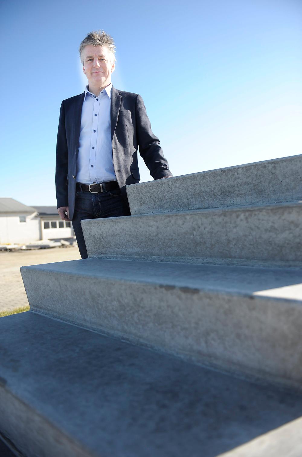 Leth Beton har brugt det sidste års tid på at udvide kapaciteten af produktion af betontrapper og terrazzotrapper. Her foto af adm. direktør, Ole Leth. Leth Beton har brugt det sidste års tid på at udvide kapaciteten af produktion af betontrapper og terrazzotrapper. Her foto af adm. direktør, Ole Leth.