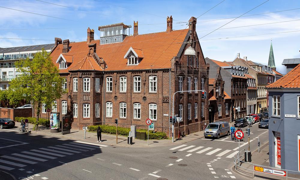 Flexa er flyttet ind i historiske rammer i Aarhus centrum. Bygningen fra 1858 er kendt som Bispegården, fordi den i en årrække fungerede som administration for det aarhusianske bispeembede.