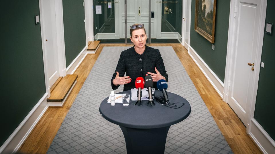 Statsminister Mette Frederiksen holdt fredag et kort pressemøde i Statsministeriet om situationen i Ukraine. Søndag ventes hun at tale ved en demonstration imod Rusland. (Arkivfoto) <i>Emil Helms/Ritzau Scanpix</i>