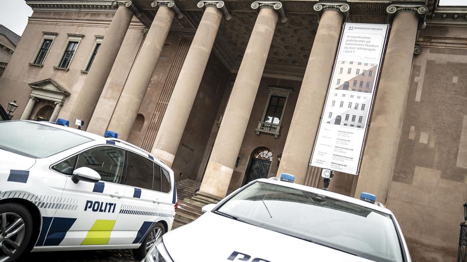 - Jeg støtter det fuldt ud, han hører til blandt svin.
Sådan skrev den tiltalte mand i et opslag på Twitter, som formentlig henviste til halshugningen af den franske skolelærer kort forinden. (Arkivfoto) <i>Mads Claus Rasmussen/Ritzau Scanpix</i>
