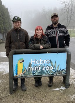 På billedet ses Hobro Mini Zoos nye ejere. Fra venstre: Niels Buus Pedersen, Maria Buus Pedersen og Martin Hermansen. Privatfoto