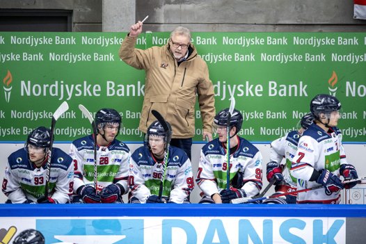 Cheftræner Jari Pasanen kunne i 3. periode se chancen for point fordufte for frederikshavnerne. Arkivfoto: Torben Hansen