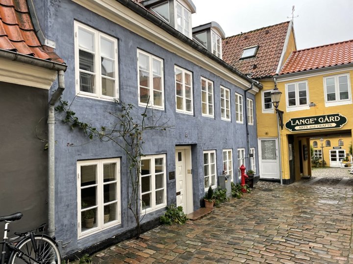 Bygningen er fra 1850 og har alt andet end 'rene linjer'. Foto: Line Ettinger Julsgaard