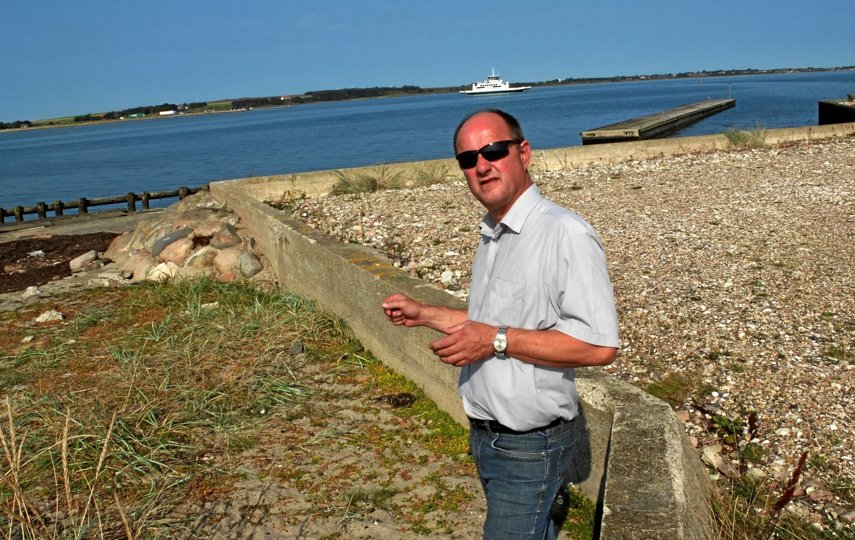 Formand Meiner Nørgaard med Feggesundfærgen i baggrunden. Arkivfoto