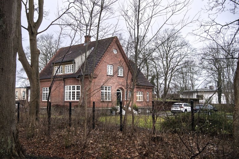 Milliardkoncernen har kontor i denne ejendom på Thistedvej i Nørresundby, der engang var tjenestebolig for direktørerne på Dansk Andels Cementfabrik. Foto: Torben Hansen