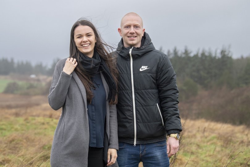 Marianne og Tobias Dietz har sikret sig deres drømmegrund i det sydlige Hjørring. Skal man bygge nu eller vente? <i>Foto: Bente Poder</i>