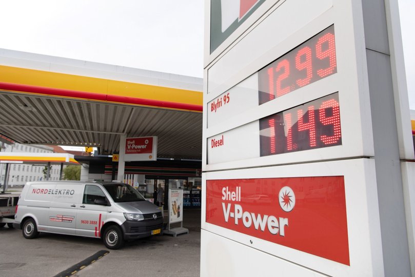 Stigende priser på brændstof, service og en omlagt ejerafgift gør det dyrere at være bilejer. Foto: Henrik Bo <i>Foto: Henrik Bo</i>