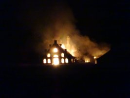 Nabo opdagede herregårdsbrand: - Enorme flammer og røgskyer