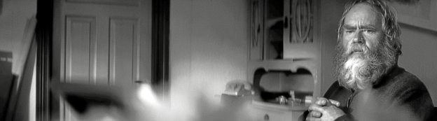 Filmen er optaget i sort-hvid - og bliver vist i et bredt, cinemascope-format.