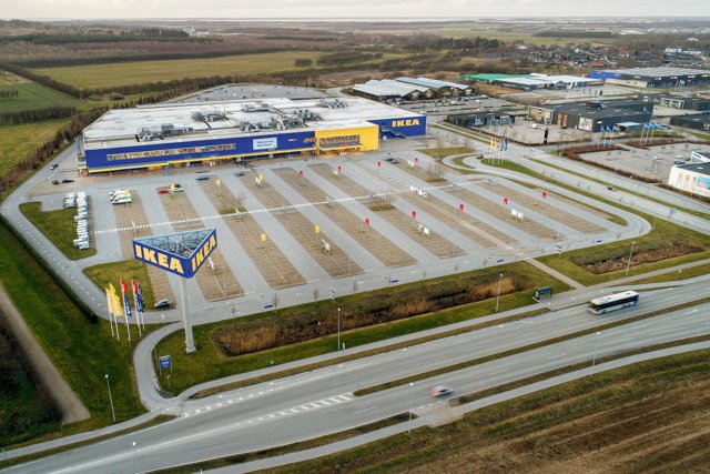 Den solgte byggegrund ligger syd for IKEA, altså til venstre for dette foto. Arkivfoto: Lars Pauli