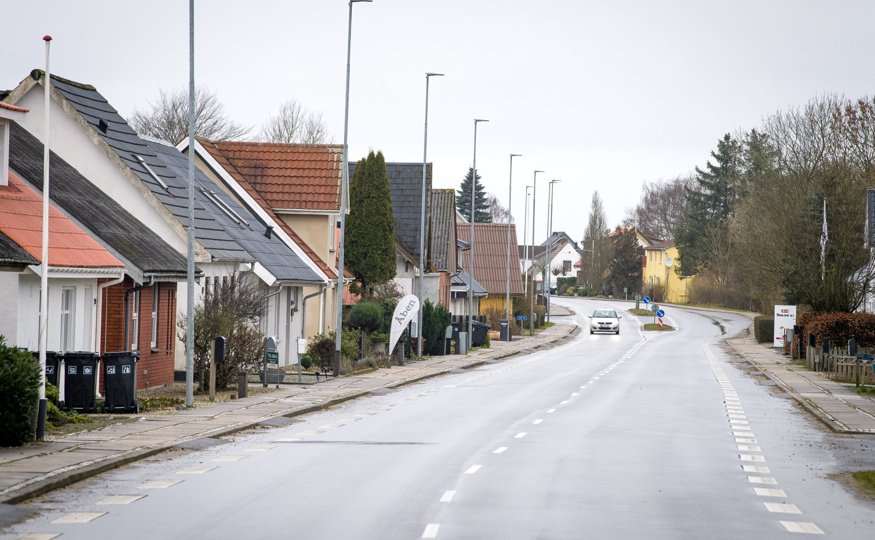 Sådan ser der ud på Løgstørvej i Haubro, som ifølge boligsiden Boliga indtager den lidet flatterende placering som ”Danmarks billigste vej 2021”.