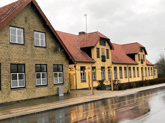 Det tidligere Vestervig Sygehus blev i efteråret overtaget af Jan Handberg og Dorte Handberg Gad. Privatfoto