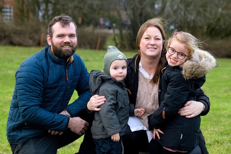 Nikolaj Grud og Christina Giltoft Madsen sammen med Emma - der håber meget på at kunne komme i skole i Hurup sammen med sine venner fra børnehaven. Foto: Bo Lehm <i>Bo Lehm</i>