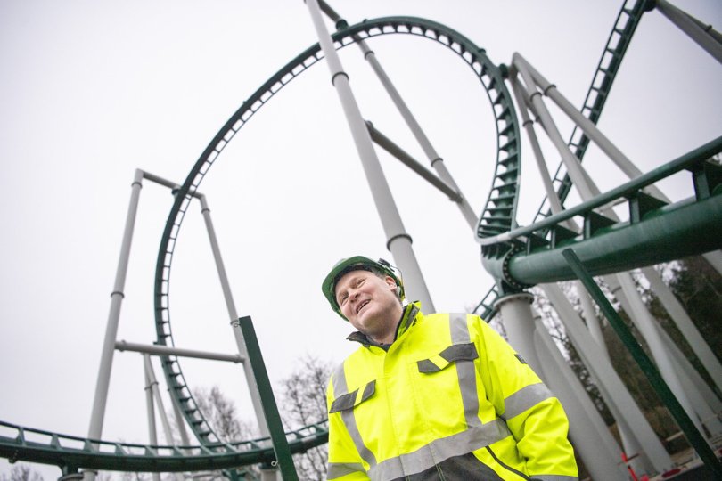 Morten Als og hans hold har blandt andet stået for alt det arbejde, som man ikke lige kan se - alt jordarbejde og kloak. Lige nu er der også gang i brolægningen.