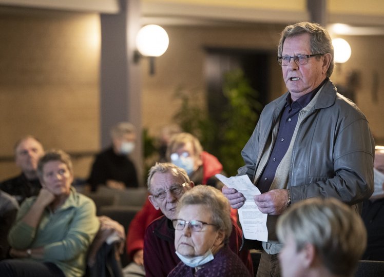 - Man kan ikke lede et plejehjem ved en computerskærm. Der skal synlig ledelse til, lød budskabet fra en af de pårørende på torsdagens informationsmøde for pårørende og beboere.