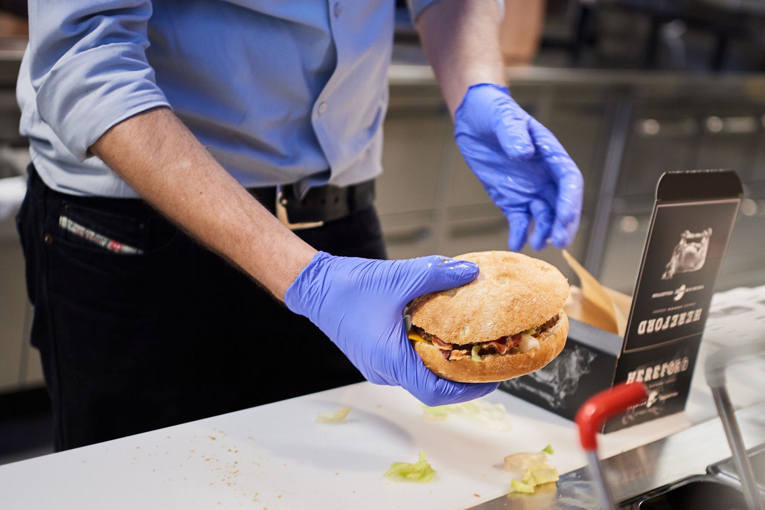 Elever på efterskole har forbud mod burgermad: Lever i lukket boble af frygt for coronasmitte