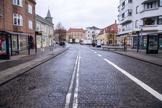 Det er det helt centrale Nørresundby, der skal graves op i de kommende år. Kommunen kigger også på, hvordan vejens profil fremover skal se ud. Foto: Kim Dahl Hansen <i>Foto: Kim Dahl Hansen</i>