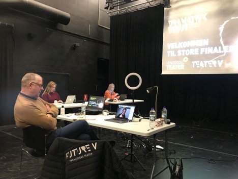 Backstage på Teater V, hvorfra konkurrencen blev afviklet online i søndags. Finalen skulle have være afholdt i Hjørring. Foto: Pelle Koppel