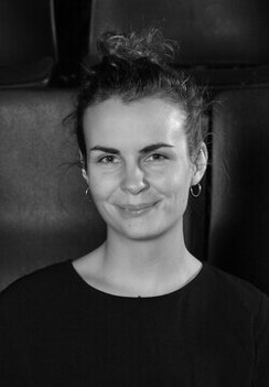 40 håbefulde dramatikere havde sendt et manuskript ind, og tre blev efterfølgende udvalgt til workshops med instruktører og skuespillere. Med i juryen sidder Ditte Bladt-Hansen, dramaturg på Vendsyssel Teater.
