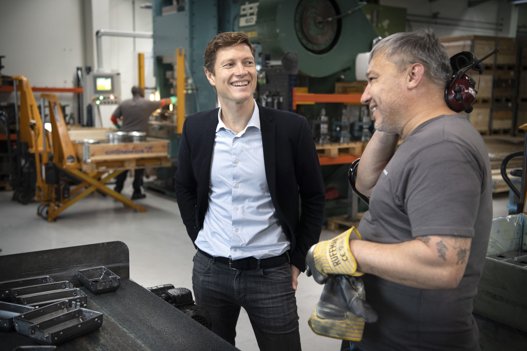 Anders Kold (til venstre) er tredje generation i spidsen for Mekoprint. <i>Arkivfoto: Claus Søndberg</i>