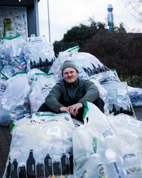 Via deres sociale medier når Jørne Skoven og Kristine Olsen bredt ud til mange mennesker, som har delt deres opslag videre. Privatfoto