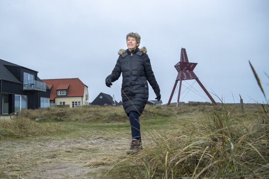 Lone Træholt har en aktiv hverdag med svømning og rideture. Hun holder desuden af at rejse, stå på ski og dykke. Foto: Bente Poder <i>Foto: Bente Poder</i>