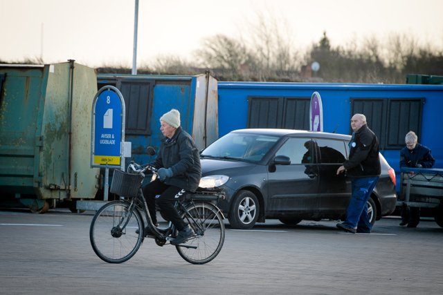 På cykel og i bil. Borgerne i Sydthy har taget godt imod Hurups nye genbrugsplads.