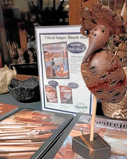 ”Trædrejning med kant” forhandles af Tempa Håndværk i butikken eller over internettet. Privat foto