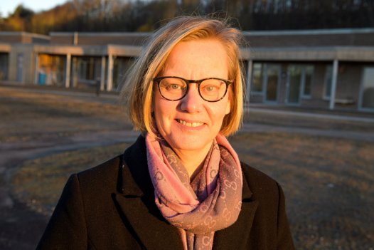 Leder Trine Blaabjerg Petersen fortæller, at nærhed og relationsarbejde vil være i højsædet i Børneuniverset - med et tvist af naturvidenskab. - Vi vil gøre børnene nysgerrige på fænomener og årsagssammenhænge, sådan som grunden rundt om lægger op til. Vi får også måleapparater, så børnene kan følge med i, hvor meget el og varme vi bruger. Foto: Bo Lehm <i>Bo Lehm</i>