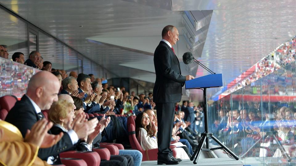 Præsident Vladimir Putin har tidligere brugt store sportsbegivenheder til at profilere landet. Her ses Putin holde en tale ved VM i Rusland i 2018. (Arkivfoto) <i>Alexei Druzhinin/Ritzau Scanpix</i>