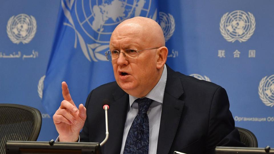 Ruslands FN-ambassadør, Vassilij Nebenzia, angribes mandag hårdt i FN's Generalforsamling for Ruslands invasion i Ukraine. Oven i det kommer nu, at 12 af hans russiske medarbejdere udvises af USA for spionage. <i>Angela Weiss/Ritzau Scanpix</i>