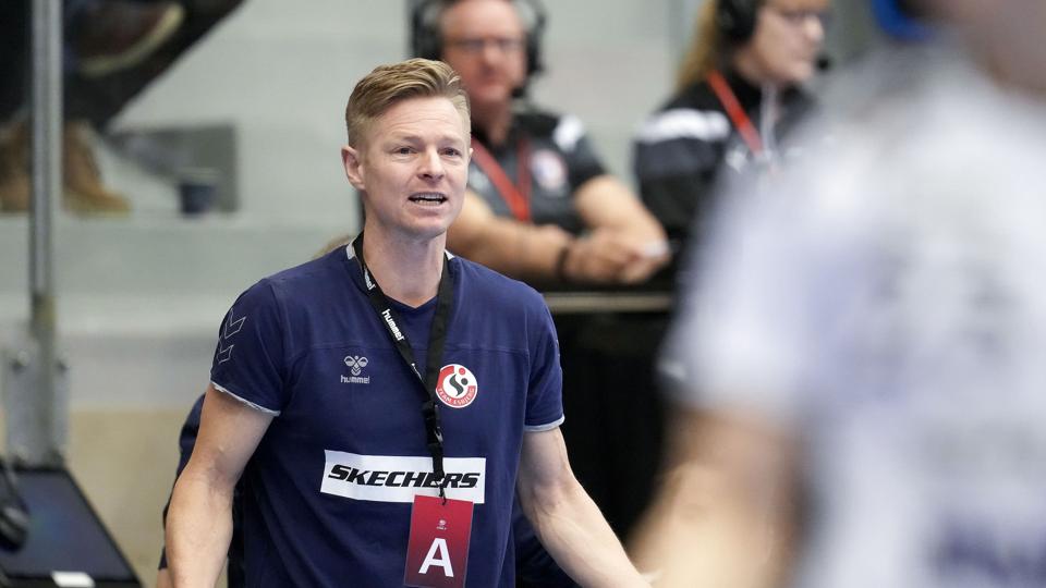 Jesper Jensen førte søndag Team Esbjerg til triumf i pokalturneringen, men skulle efterfølgende forholde sig til Estavana Polmans situation i klubben. <i>Frank Cilius/Ritzau Scanpix</i>